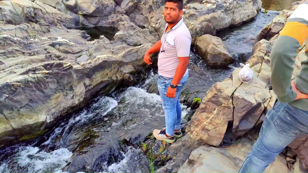 Having Fun WIth Friends , Hasdeo River Mini Vlog .