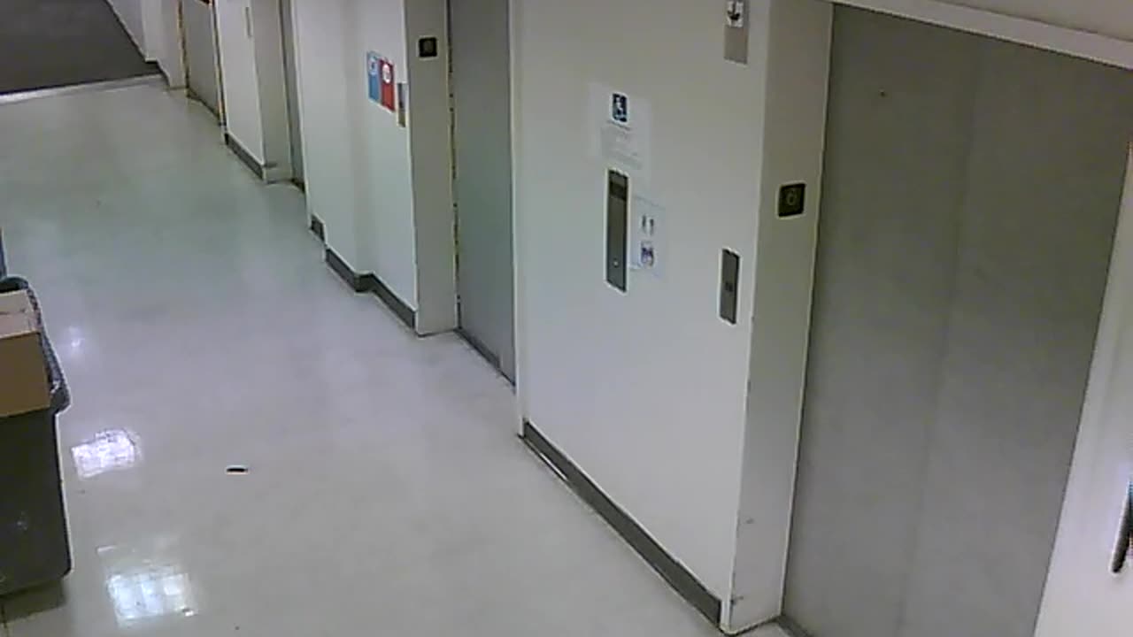3904PSQB06FreightLobbyRear_2021-01-06_10h40min00s680ms.mp4