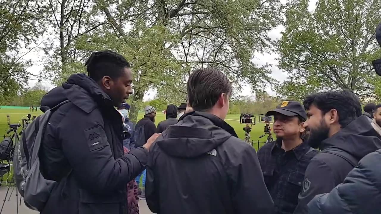 Speakers Corner_Shamsi and Mansur Run From Debating David_They Know Their Script