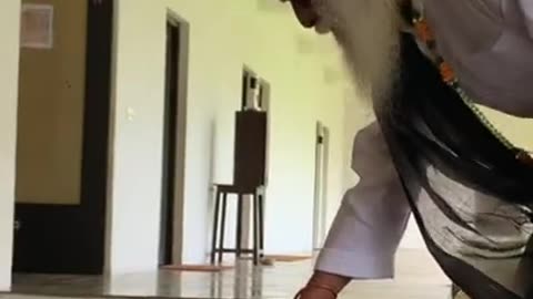 Sadhguru handles a cobra