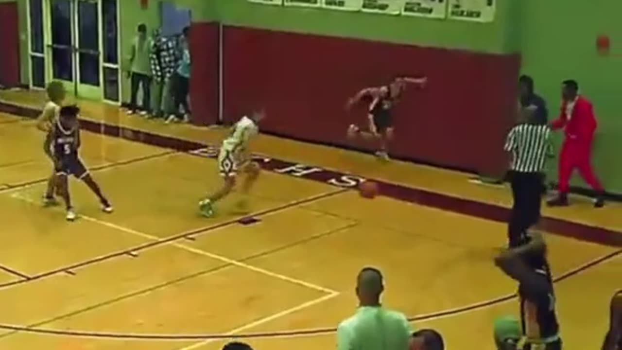 Started dancing after that windmill 😂 (via @Kaydenn) #basketball #dunk #coach #dance #funny