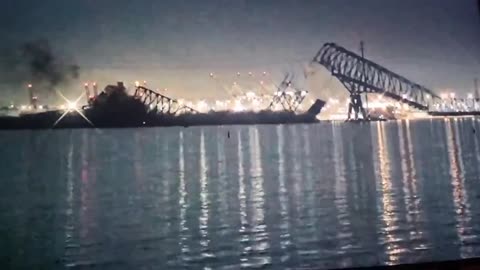 A huge bridge collapsed in the US state of Maryland after a ship crashed into it.