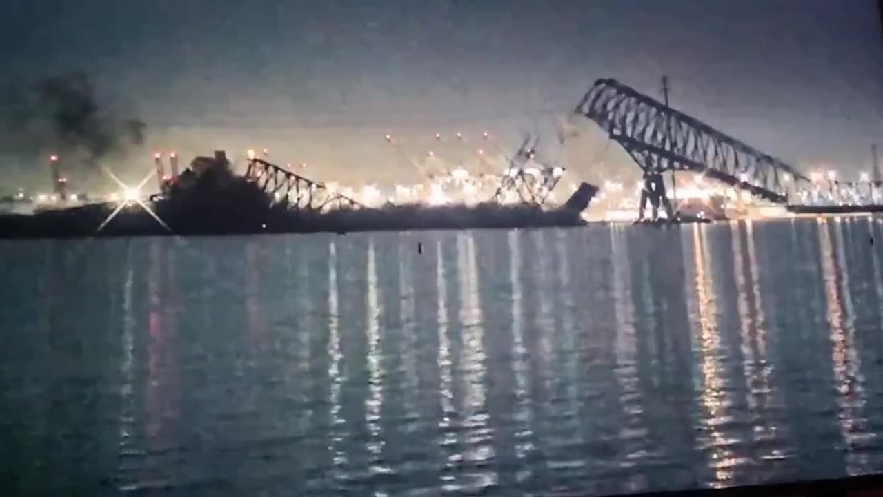 A huge bridge collapsed in the US state of Maryland after a ship crashed into it.