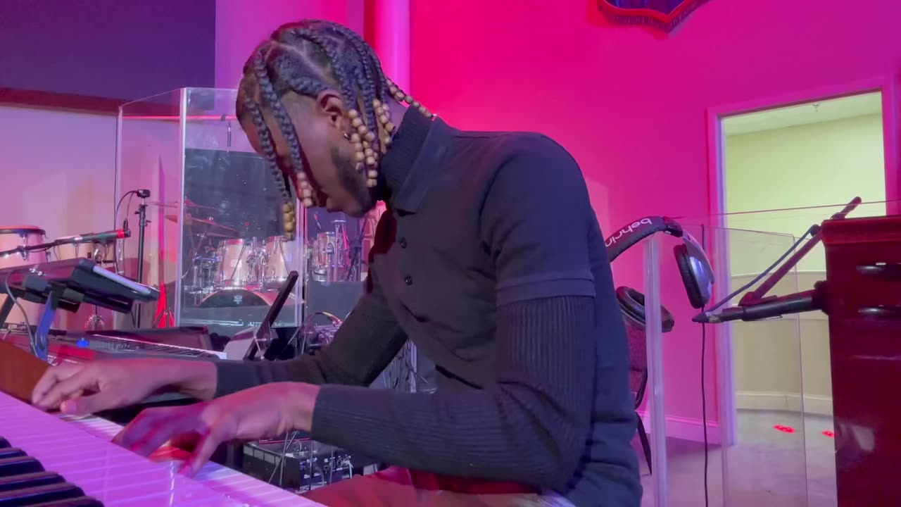 Terrence vibing on organ 🎹🎵🎵