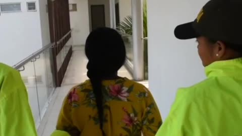POLICÍA- CAPTURADA