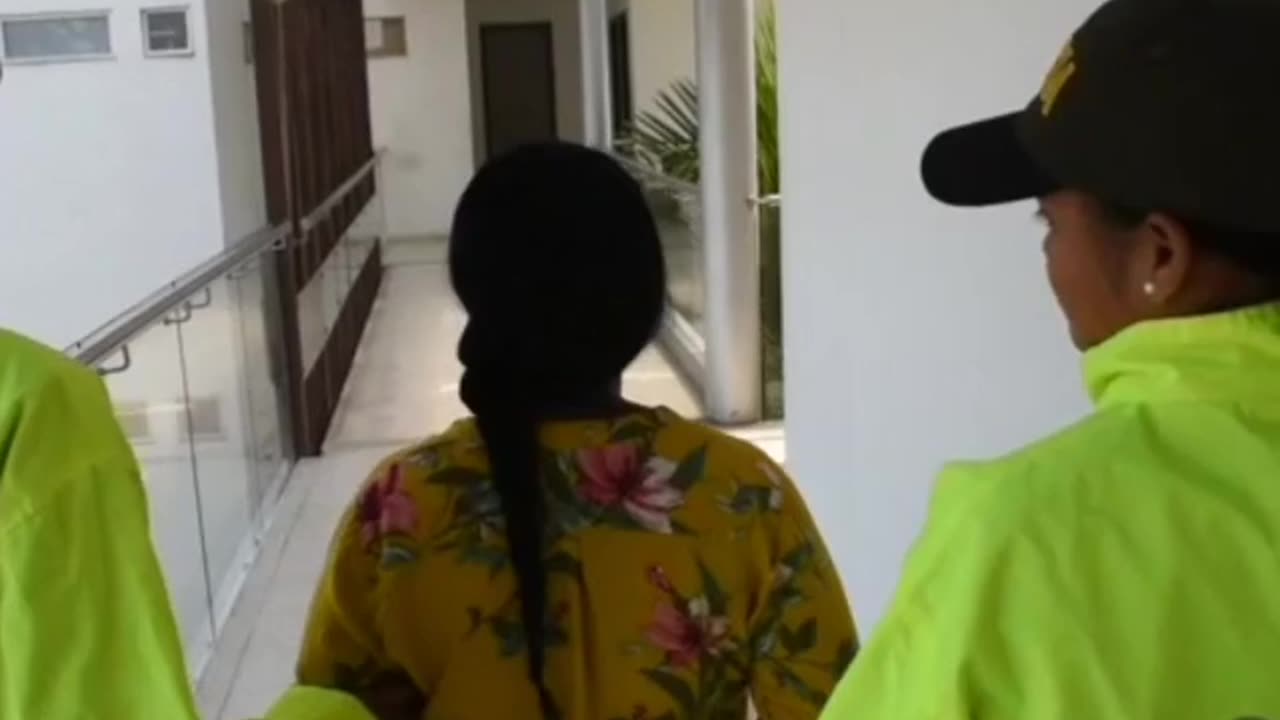 POLICÍA- CAPTURADA