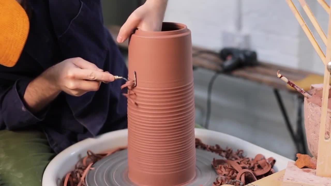 Polish The Appearance Of The Clay Pot