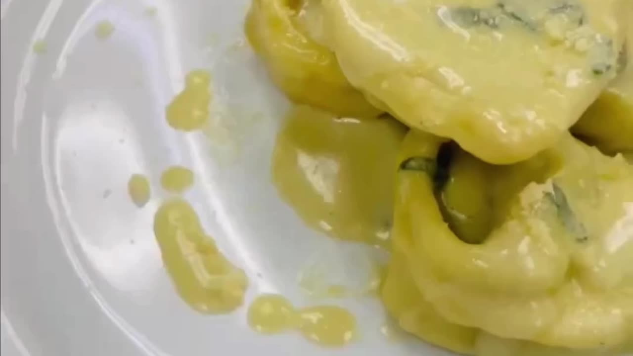 Vegan tortelli with ricotta and spinach