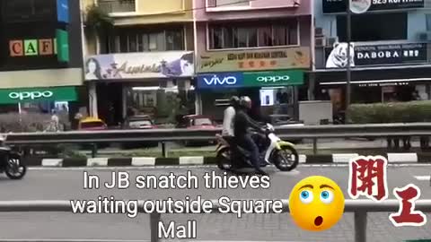 Snatch thieves waiting on the opportunity in Johor Baru