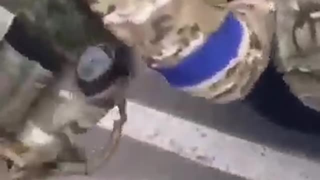 Ukrainian troops against civilians that they accuse of "collaborating with Russia".