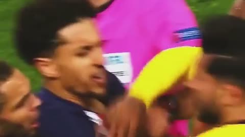 MARQUINHOS SE ENVOLVE EM BRIGA POR CAUSA DE NEYMAR