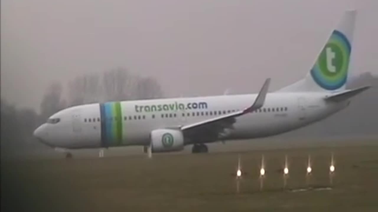 landing,taxi,and take off transavia B.737-800 and landing embraer erj-135