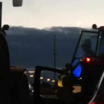 Reports coming in of Dutch police shooting at farmers