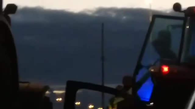 Reports coming in of Dutch police shooting at farmers