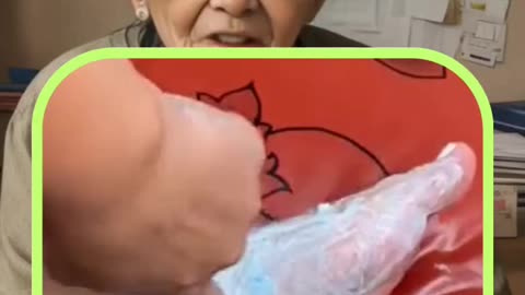 ضعي معجون الاسنان على قدميك ولاحظي الفرق