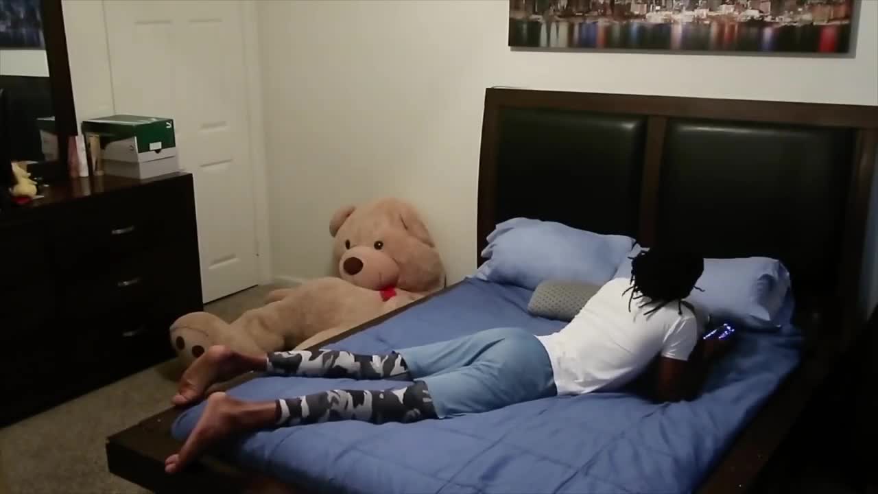 GIANT TEDDY BEAR SCARE (HILARIOUS)