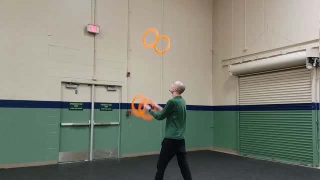 Super Amazing Ring Juggling