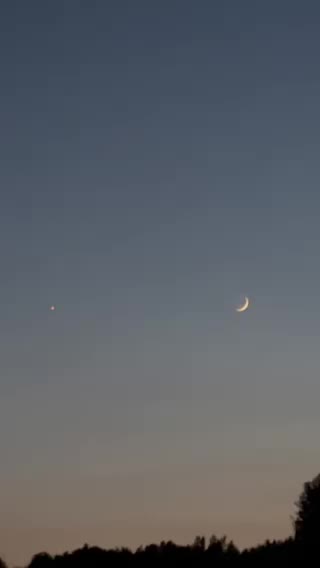 Moon 🌙 and Venus alignment really cool!