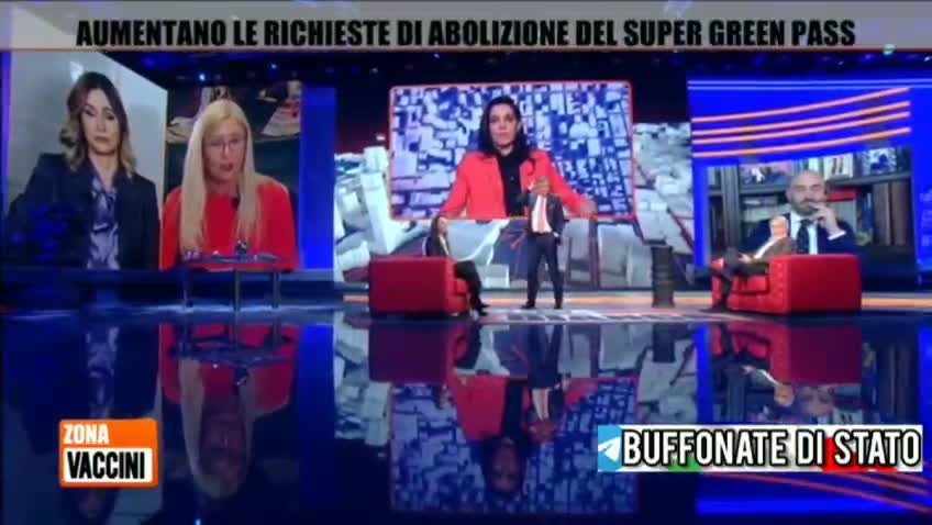 L'avv. Renate Holzeisen cerca di spiegare agli ignoranti cronici in studio