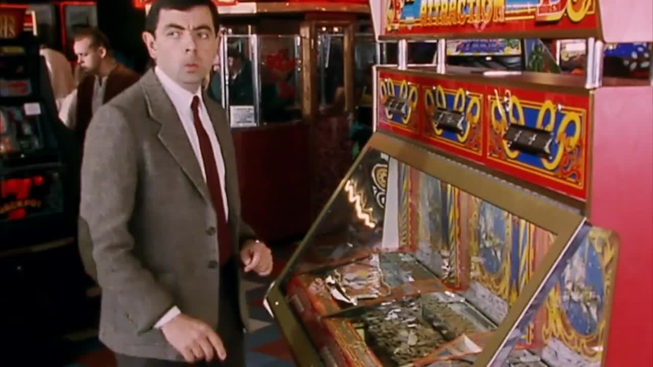 Mr. Bean DIVE in Swimming Pool