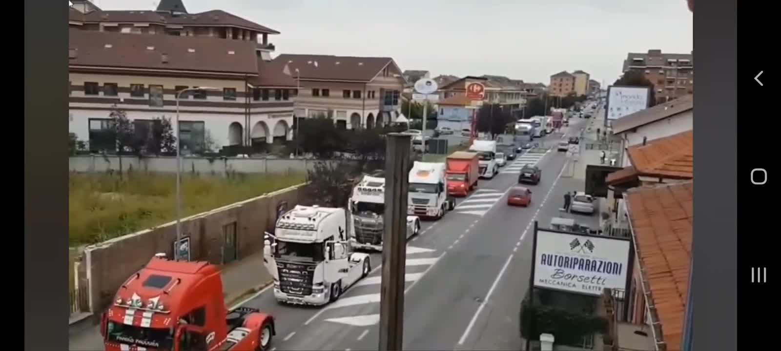 Italy Truckers supporting the Convoy