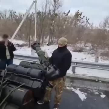 Příslušníci Azova s protitankovými střelami Javelin z USA