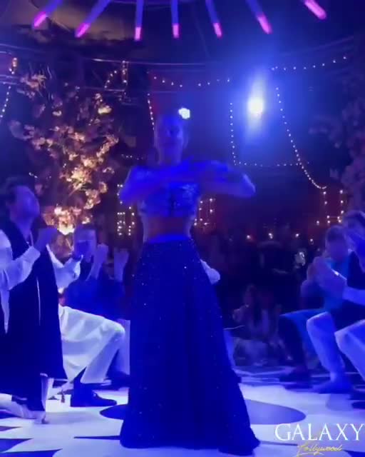 Ayesha Omar Responds to Her Fans with Another Bold Dance which Goes Viral