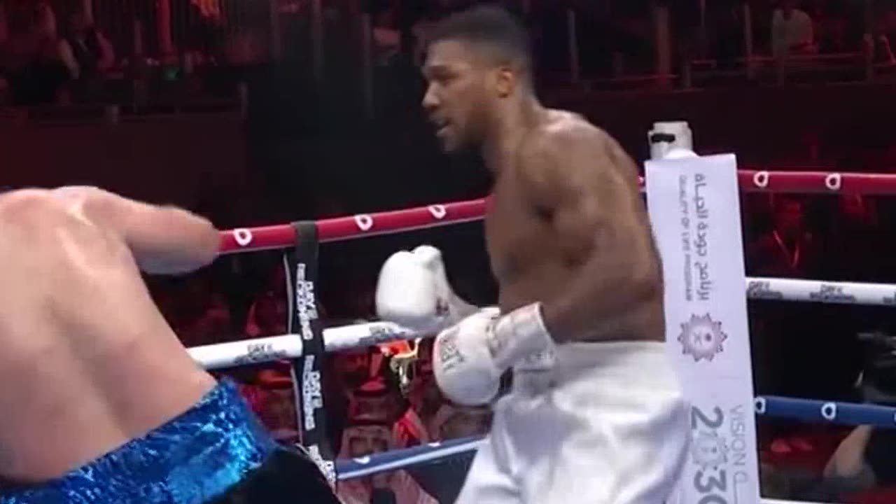 Anthony Joshua Dominates with Perfect Execution Against Powerful Opponent (1)