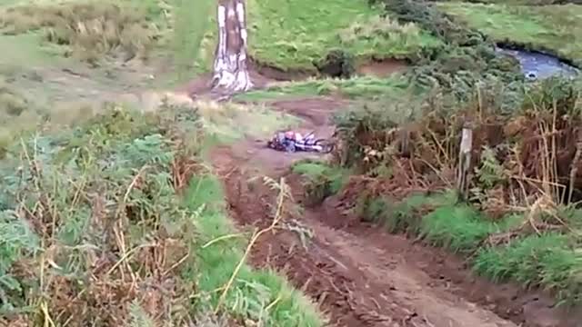 #mxfails #yz250 #brap great day out at drumclog camping then #enduro kris doesn't like this hill lol
