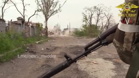 Eliminace nacistů uz pluku Azov v ocelárnách Azovstal v Mariupolu