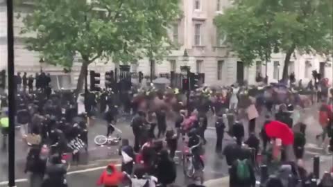 London: Cop headbutts a traffic light, falls off her horse, sparks chaos in Black Lives Matter demo