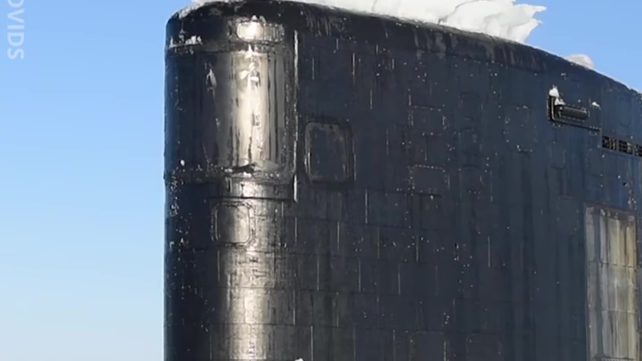 Gigantic 🔴 $2 Billion US🇱🇷 Submarine Gets Stuck In Ice 🟢