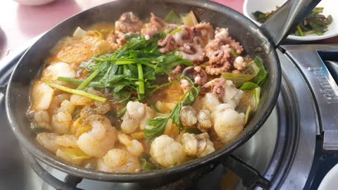 Spicy beef tripe hot pot