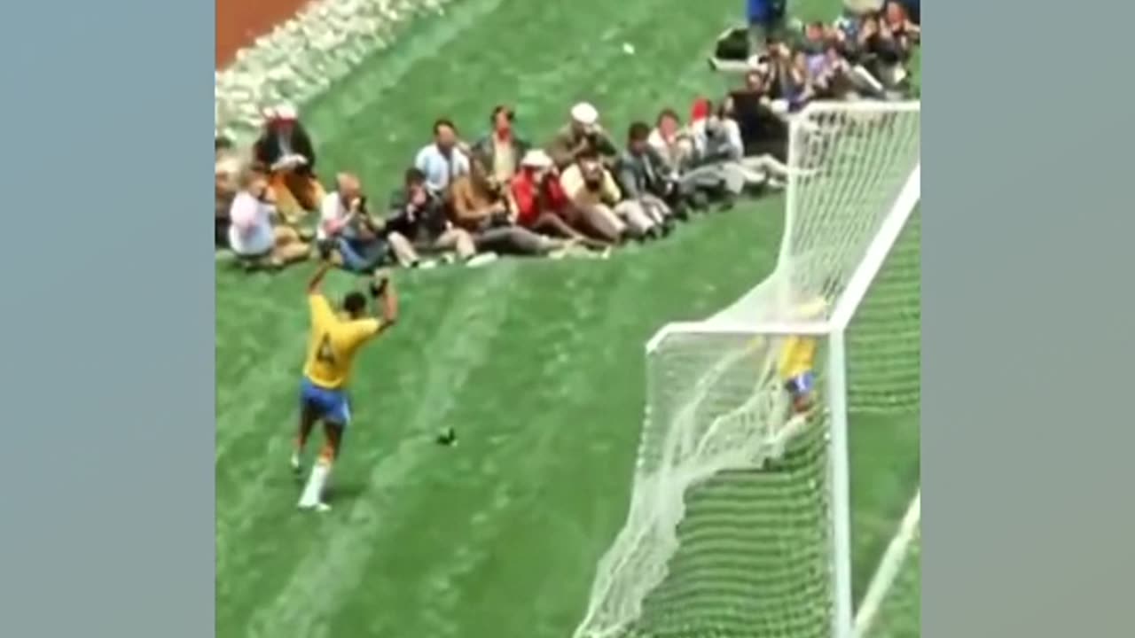 Brazil scores against Italy in the 1970 World Cup