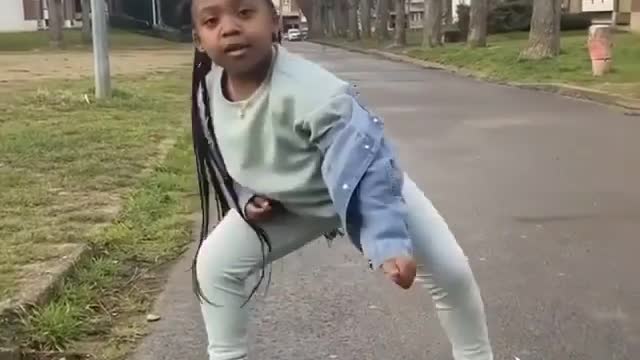 Little girl with the vibes and dance moves