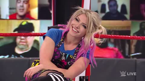 Alexa billes vs nikki cross