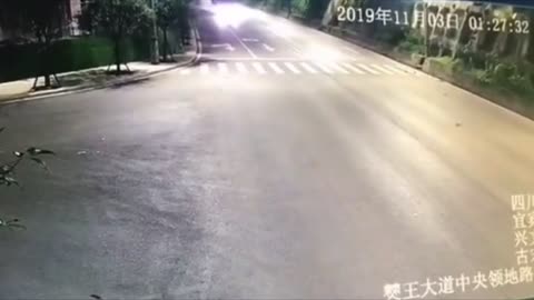 Brave Lorry Driver Outruns Landslide In The Nick Of Time