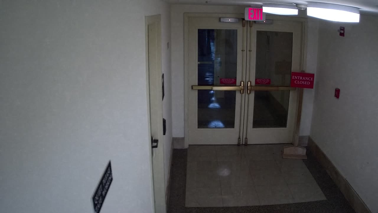 3255LHOBBASWDoorEExitnearB234_2021-01-06_18h31min57s070ms.mp4