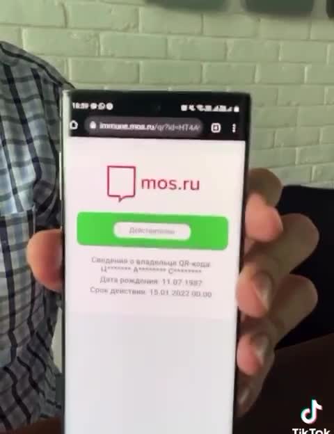 Вакцинисани Рус се пита како га телефони очитавају???! (руски)