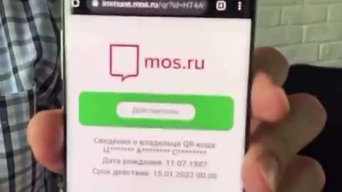 Вакцинисани Рус се пита како га телефони очитавају???! (руски)