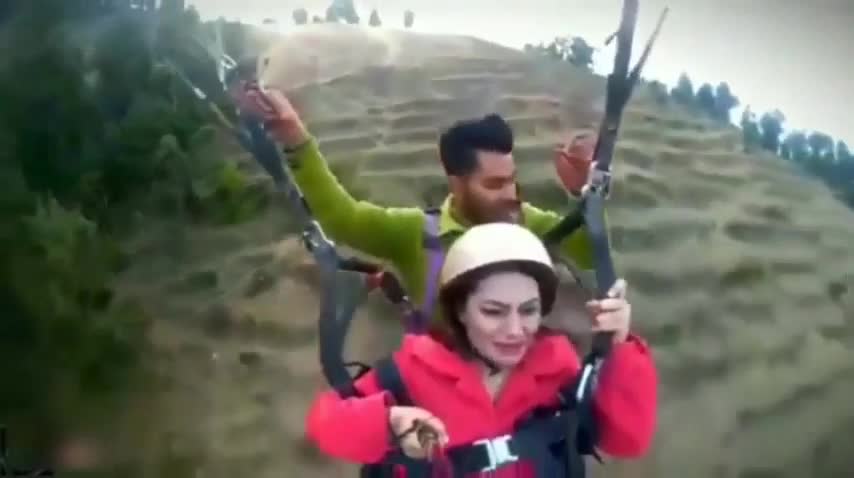 Paragliding Video Of Girl Land Kara Do Bhaiyya