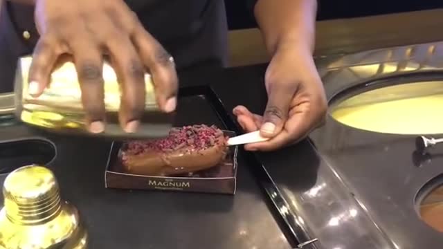 Dip icecream in Dubai at Mall of the Emirates Magnum icecream_1080