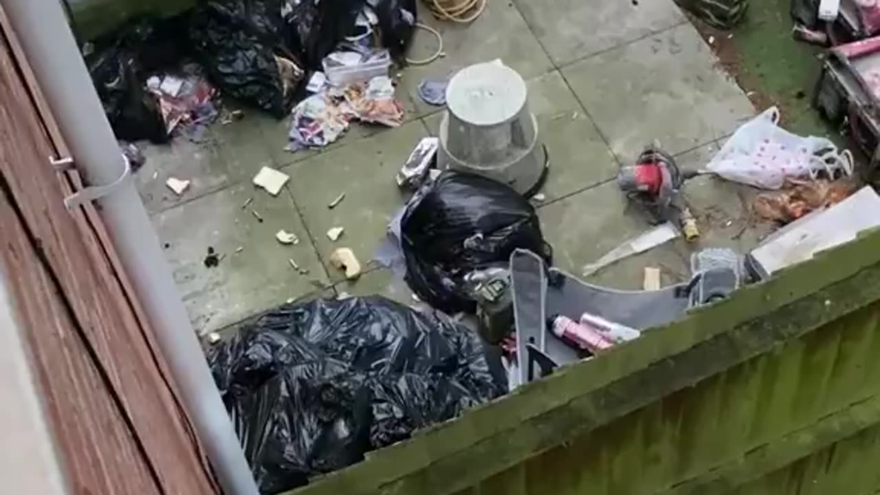 Man living next to a house full of Romanians