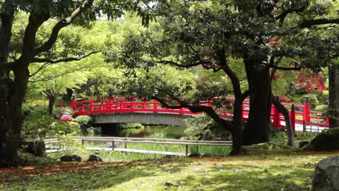 RELAXING MUSIC ON A BEAUTIFUL EASTERN BRIDGE