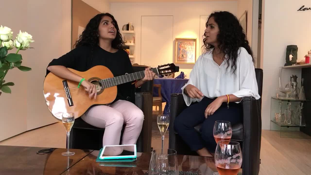 Twins singing I’m yours (Jason Mraz)