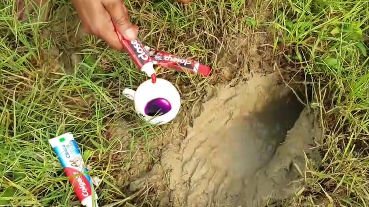 Share: Profile Amazing Reaction Deep Hole With Colgate...Popular Fishing Video