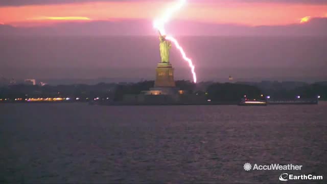 Lightning strikes the goddess of liberty, wonder