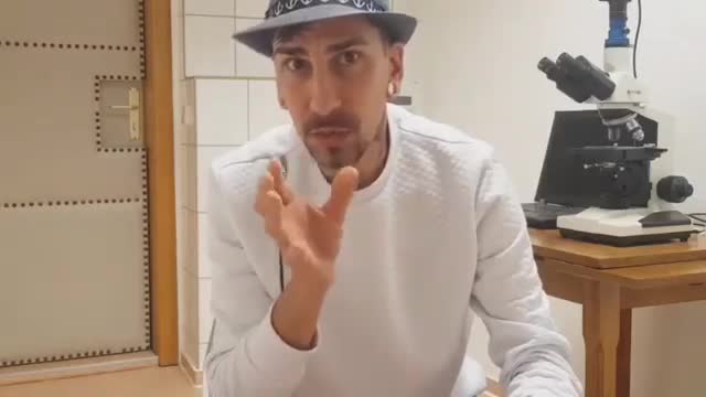 Tests unter dem Mikroskop