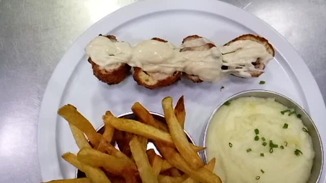 Cordon bleu et frites maison