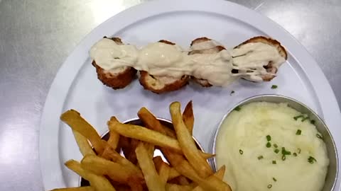 Cordon bleu et frites maison